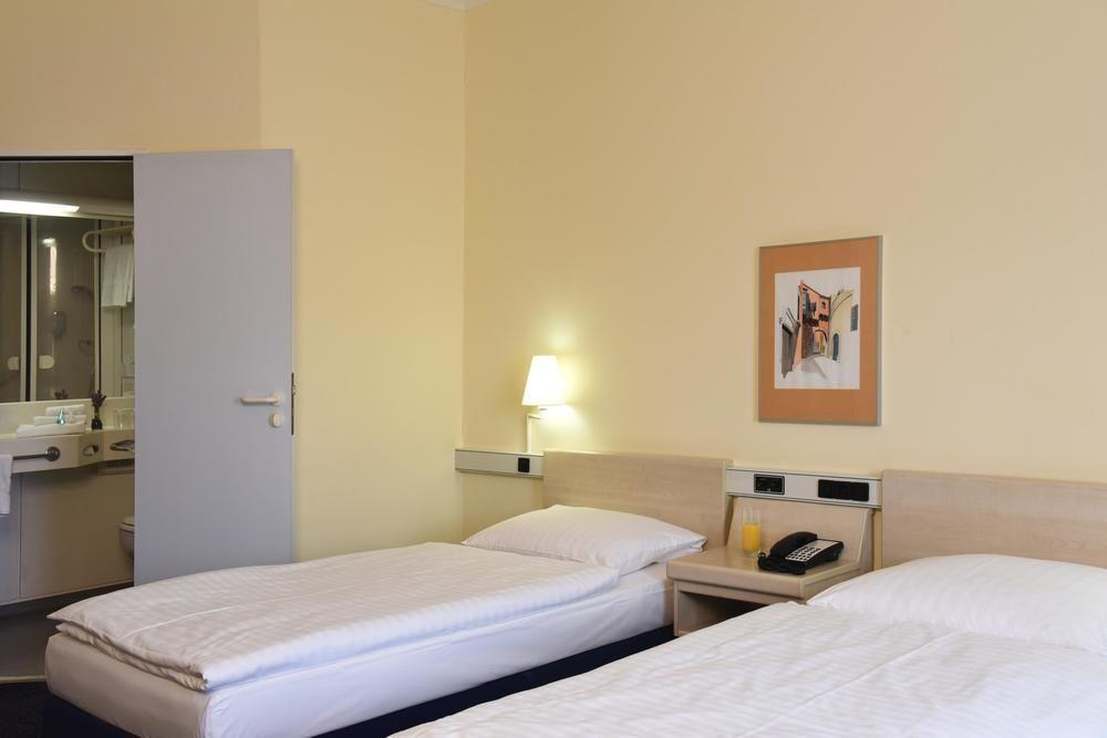 Intercityhotel Stuttgart Exterior photo