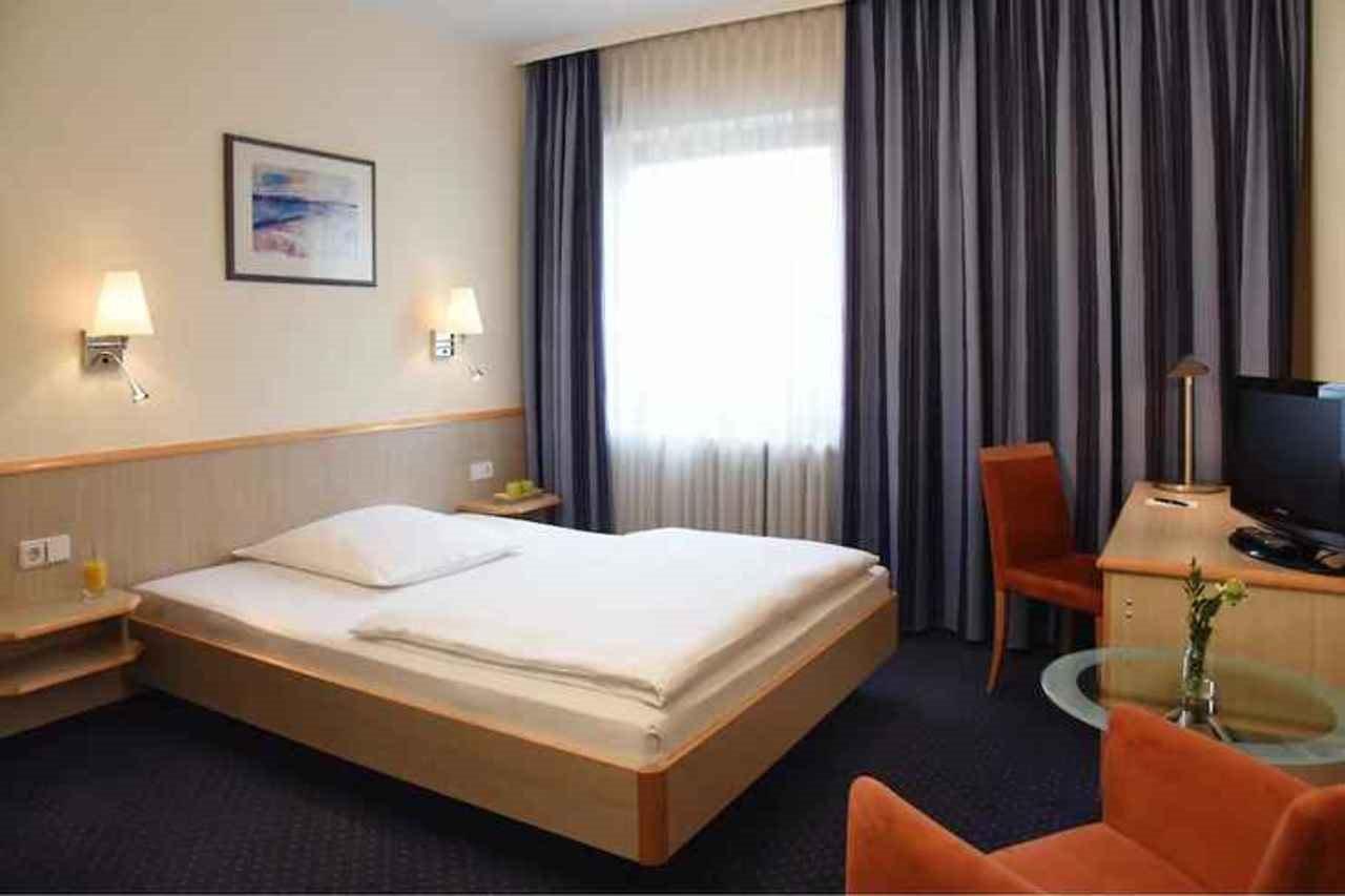 Intercityhotel Stuttgart Exterior photo