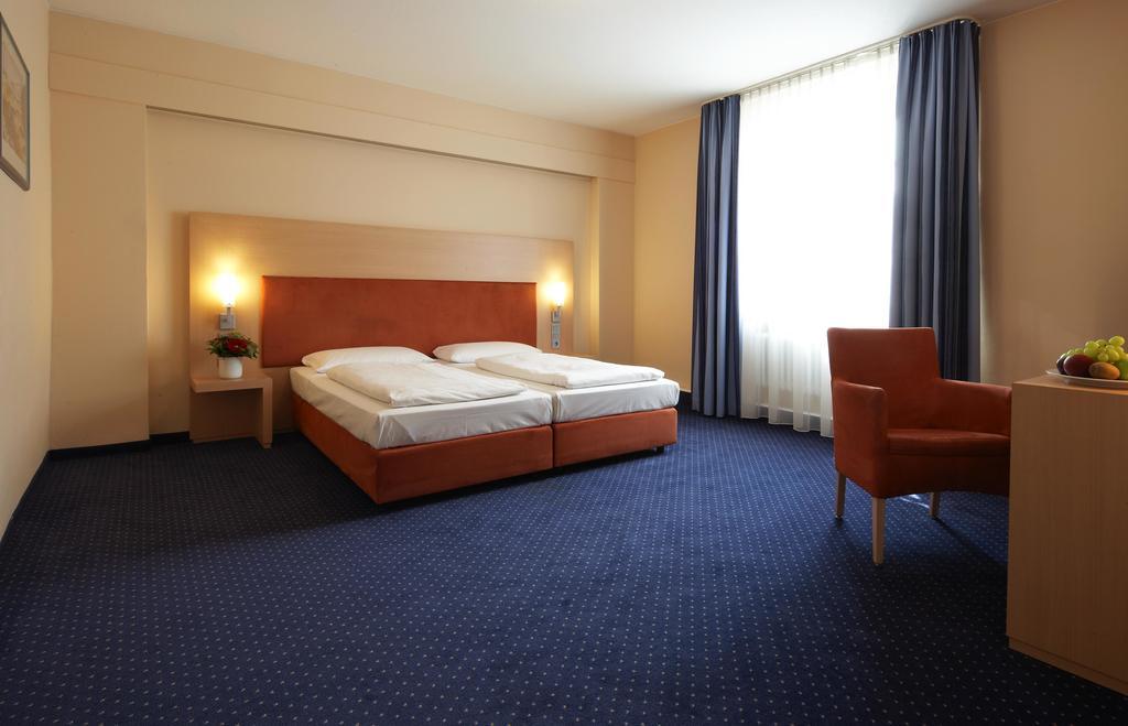 Intercityhotel Stuttgart Exterior photo