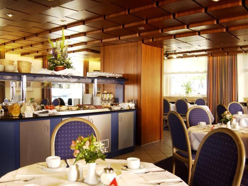 Intercityhotel Stuttgart Exterior photo