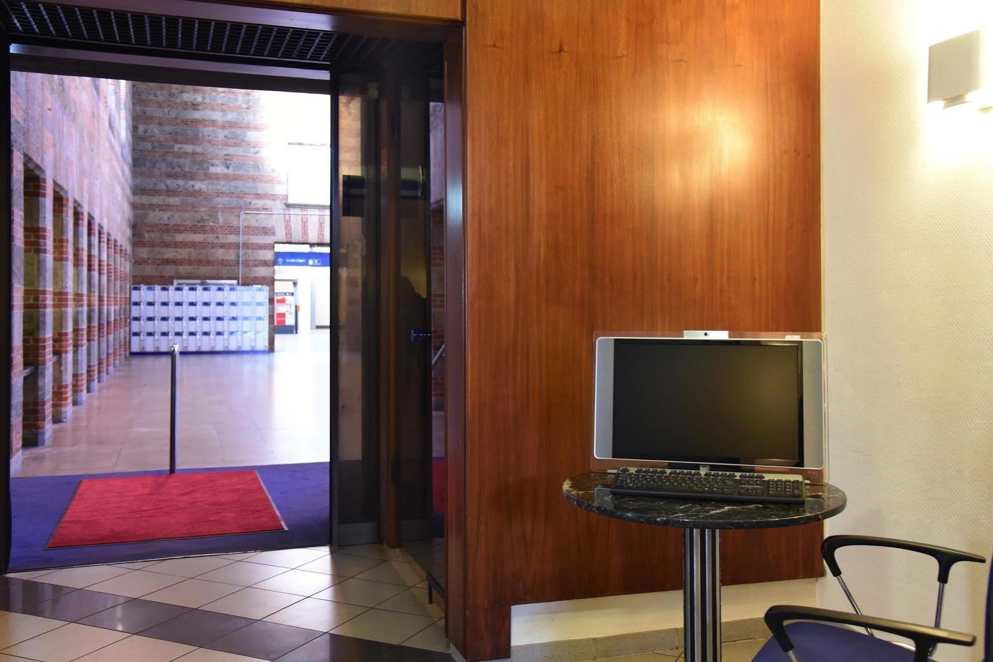 Intercityhotel Stuttgart Exterior photo