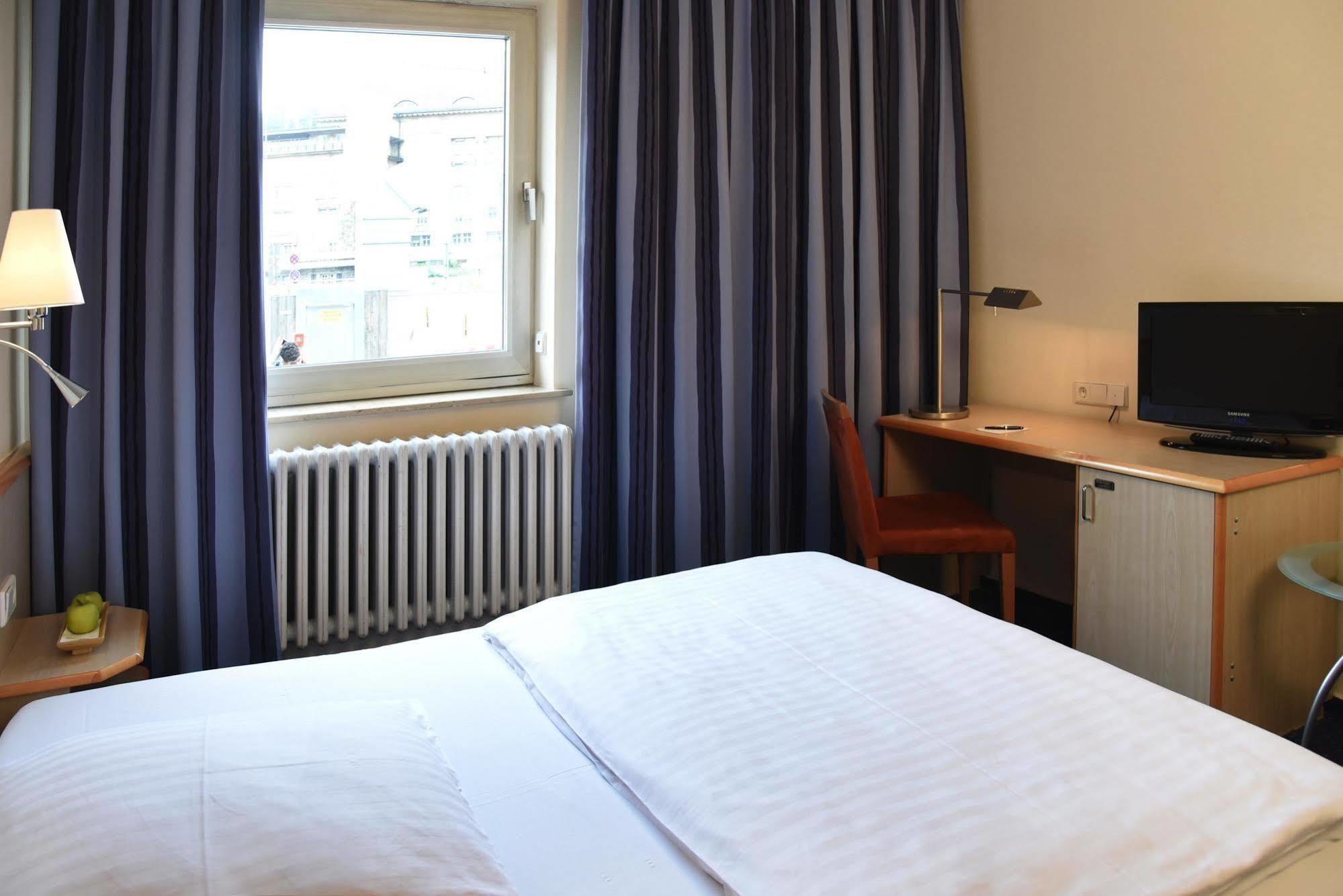 Intercityhotel Stuttgart Exterior photo