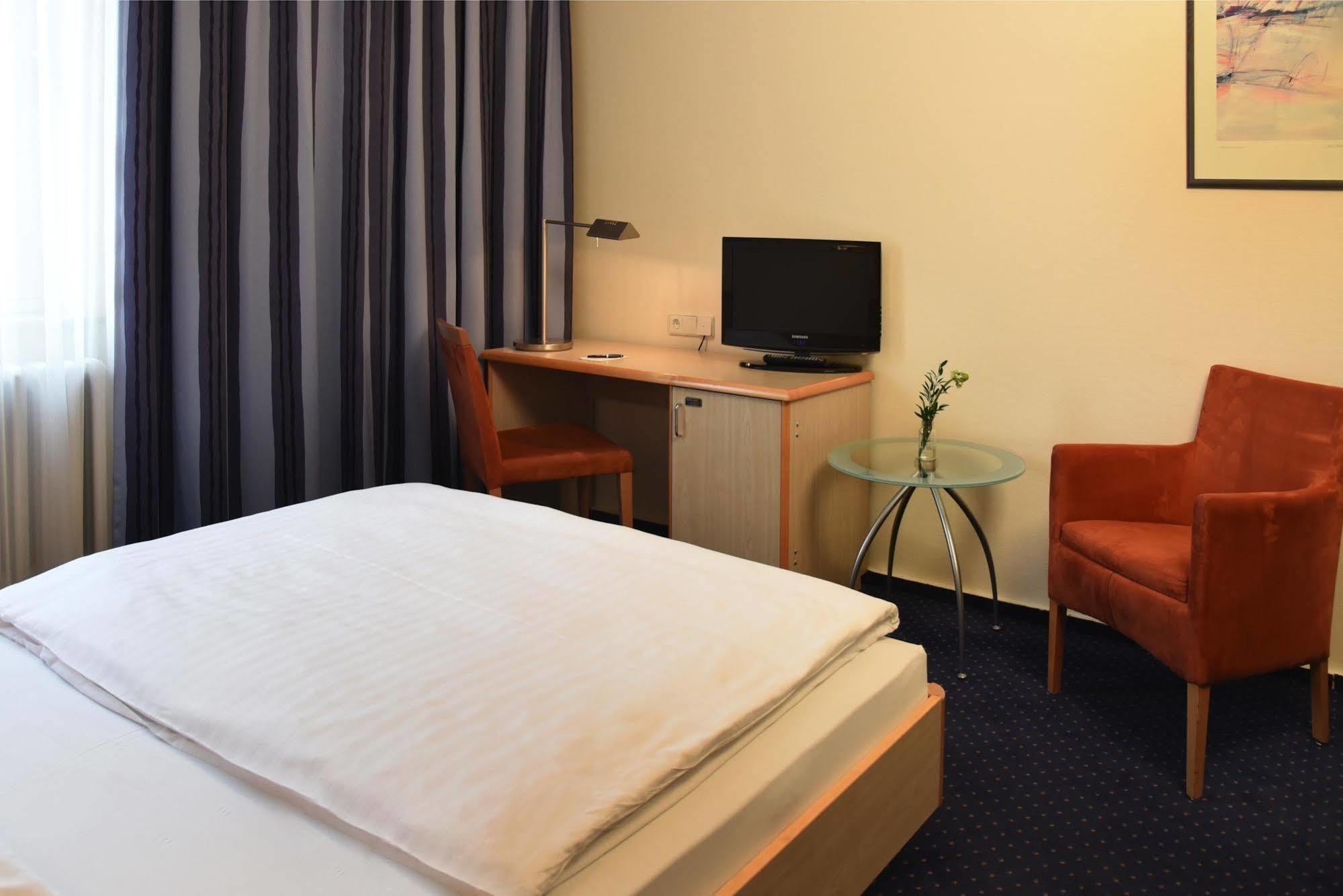Intercityhotel Stuttgart Exterior photo